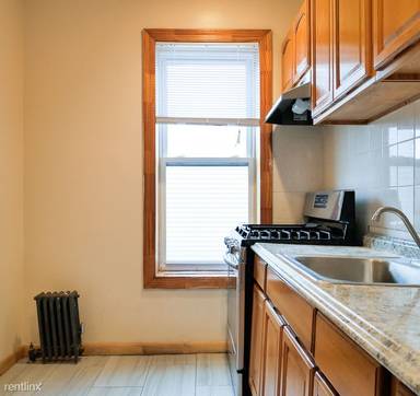 Main picture of 152 E 39th St