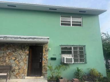 Main picture of 882 NW 2nd St