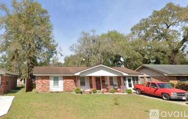 Main picture of 5015 Greenway Ln