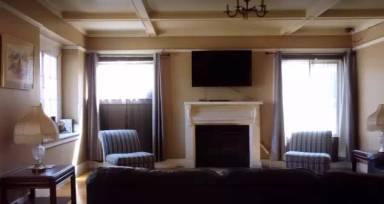 Main picture of 7 E Th St