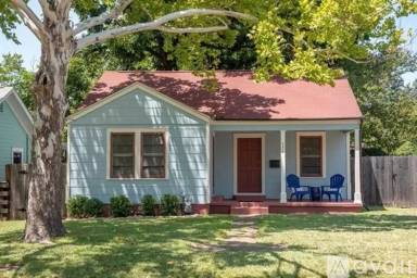 Main picture of 4214 Bellvue Ave