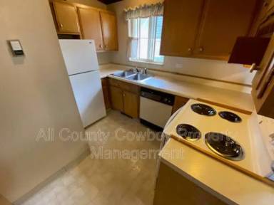 Main picture of 1000 E Garfield St