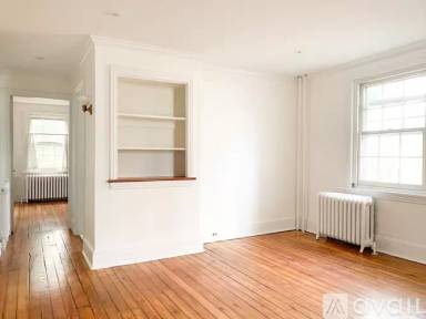 Main picture of 225 E Washington St