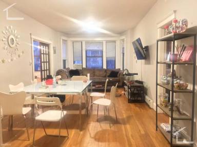 Main picture of 215 Saint Paul St