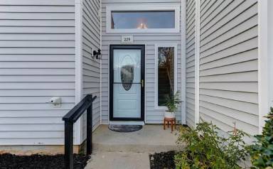 Main picture of 229 Mariners Row