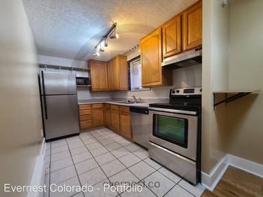 Main picture of 1243 N Washington St