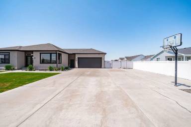 Main picture of 2033 Mesa Canyon Dr