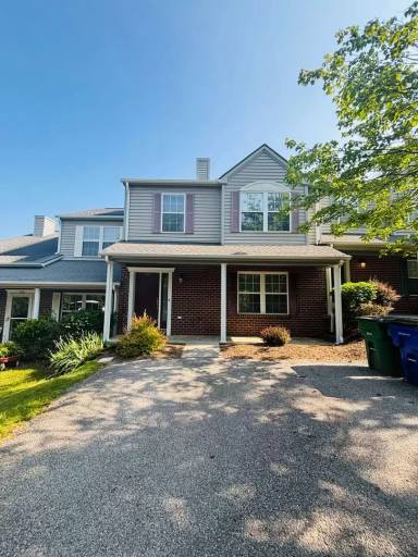 Main picture of 385 Oaktree Blvd
