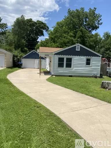 Main picture of 2635 SE Virginia Ave