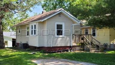 Main picture of 2909 E Ave NE