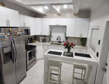 Main picture of 2753 NW 45th St