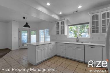 Main picture of 44 S 1000 E