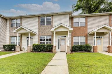 Main picture of Camellia Gardens Condominiums