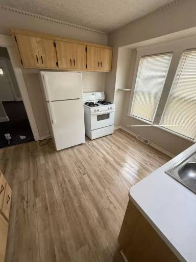 Main picture of 10002 Parkview Ave