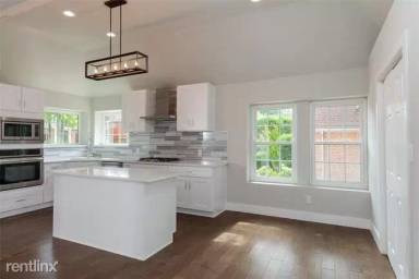 Main picture of 2901 Woodland Hills Dr