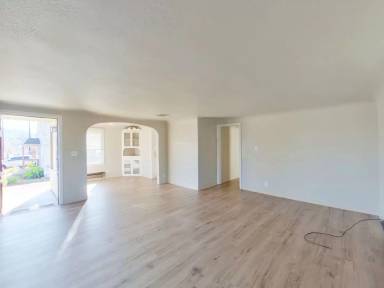 Main picture of 34 W 27th Ave