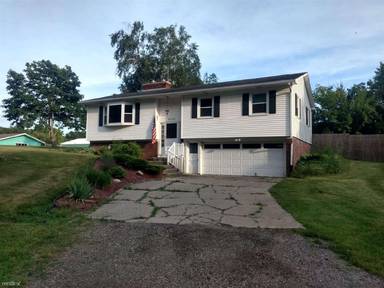 Main picture of 6040 10 Mile Rd NE