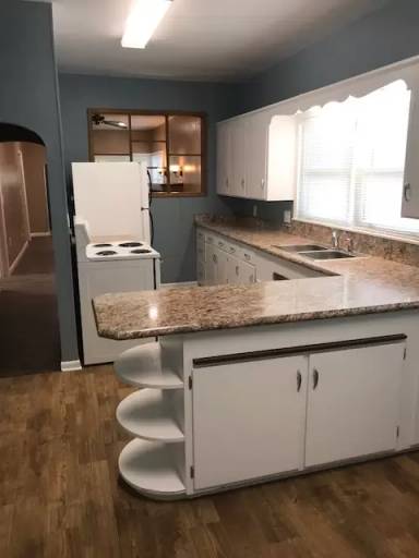 Main picture of 915 1st St W