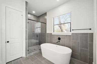 Main picture of 3417 Tuam St