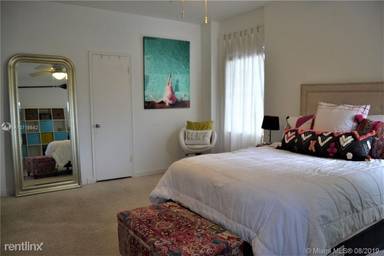 Main picture of 16 Island Ave