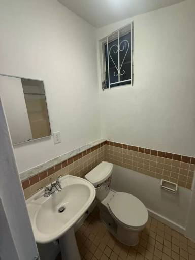 Main picture of 1340 Peri St