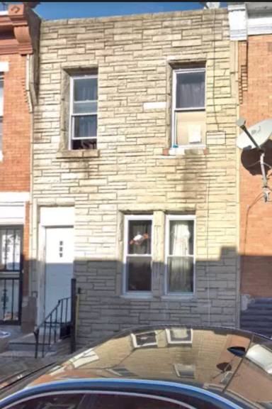 Main picture of 747 E Willard St