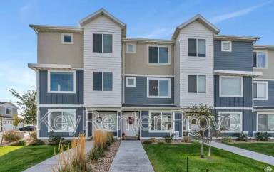 Main picture of 1116 E Yard Row