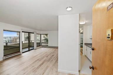 Main picture of 2316 Yale Ave E