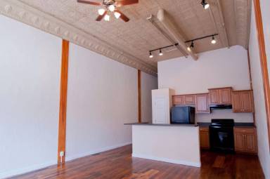Main picture of 507 W College St