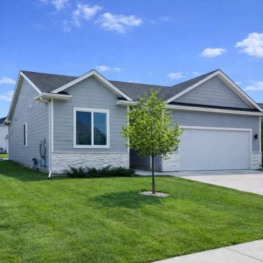 Main picture of 835 SE Booth Ave