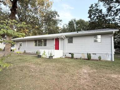 Main picture of 3251 Crafton St