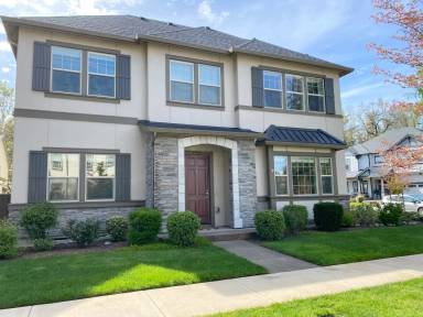 Main picture of 29583 SW Beaumont Ave