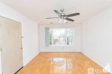 Main picture of 857 N Hoyne Ave