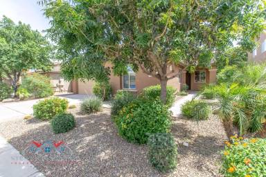 Main picture of 631 W Stanley Ave