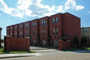 Main picture of 109 N 3rd St