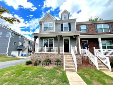 Main picture of 2001 Laurel Village Cir