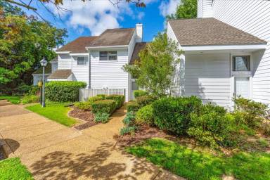 Main picture of 124 Governor Berkeley Rd