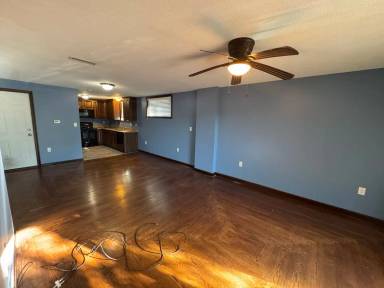 Main picture of 242 S Market St