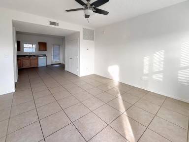 Main picture of 2000 E Arbors Ave