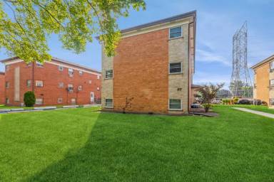 Main picture of 97 E Blecke Ave