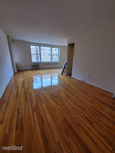 Main picture of 11048 72nd Ave