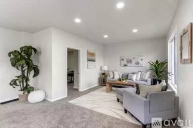 Main picture of 525 W 24th St