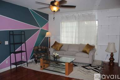 Main picture of Glenoaks Townhomes