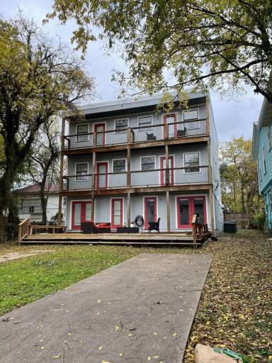 Main picture of 315 W 35th St