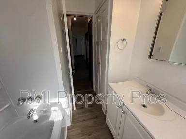 Main picture of 2821A N 57th St