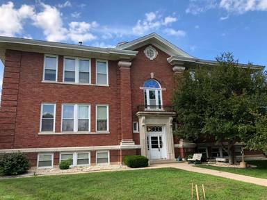 Main picture of 730 N Seminary Ave