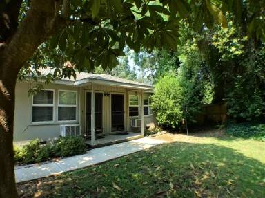Main picture of 1476 E 8th St