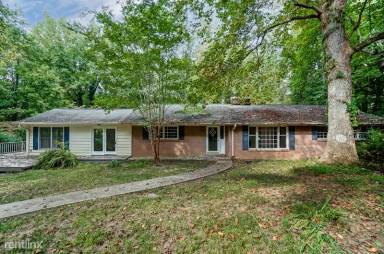 Main picture of 4000 Lakeside Dr