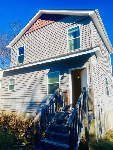Main picture of 9 Brad St