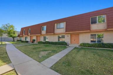 Main picture of 1628 E Logan Dr